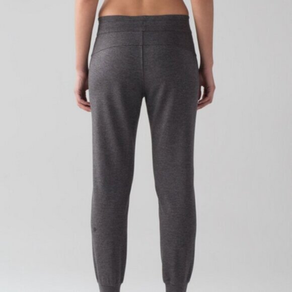 Lululemon On Track Jogger 4 Heathered Black Gym Workout Tapered Leg W5AMIS - Picture 9 of 10